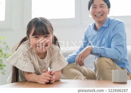 爸爸和他 9 歲的女兒 122686287