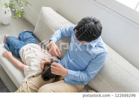 爸爸和他 9 歲的女兒 122686296