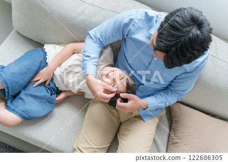 爸爸和他 9 歲的女兒 122686305