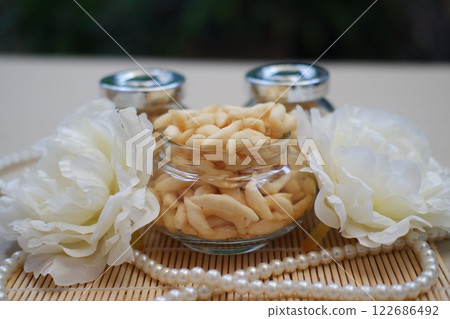 telur gabus sticks in a jar 122686492