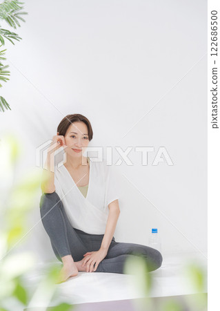Woman in yoga wear 122686500