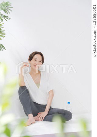 Woman in yoga wear Woman in yoga wear 122686501