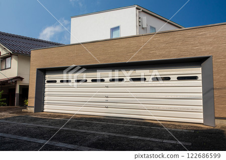 Garage exterior 122686599