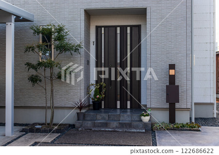 房屋外部、入口通道、門 122686622