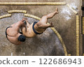 The moment when a powerful throwing technique is decided 122686943