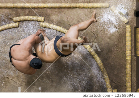 The moment when a powerful throwing technique is decided The moment when a powerful throwing technique is decided 122686943