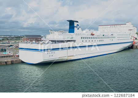 [富良野向日葵景觀，太平洋渡輪號停泊在苫小牧渡輪碼頭] 122687184