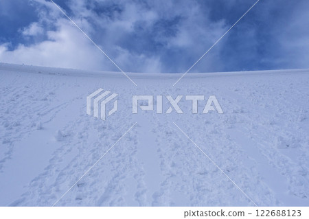 Snowy landscape of Tottori Sand Dunes 122688123