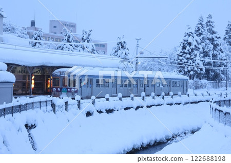 [弘南鐵道]冬季系列7000（大鱷線：中央弘前站） 122688198