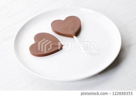 Chocolate hearts on white wooden background, valentines day. 122688355