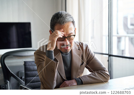 A lazy man 122688703