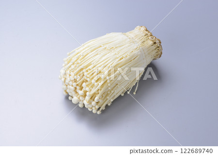 Enoki 122689740