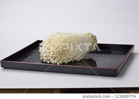 Enoki 122689774