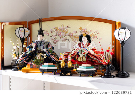 Hina dolls Japanese doll 122689781