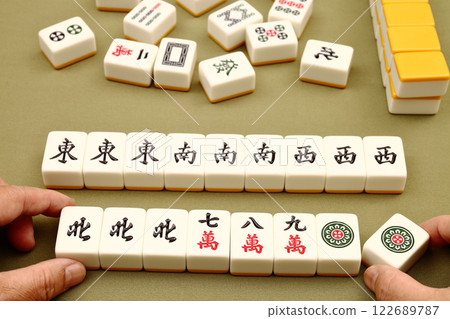 Chinese traditional mahjong game 122689787