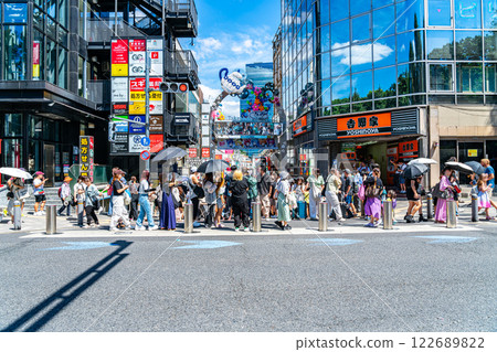 [東京] 原宿竹下通的入口人潮擁擠 122689822