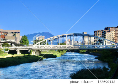 Kaiun Bridge and Mount Iwate (Morioka City, Iwate Prefecture) Kaiun Bridge and Mount Iwate (Morioka City, Iwate Prefecture) 122690438