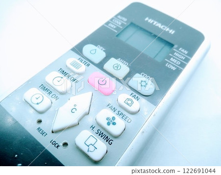 Air conditioner remote with selective focus 122691044