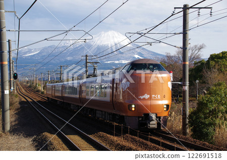 JR山陰本線273系列八雲特快列車運行，大山白雪皚皚 122691518