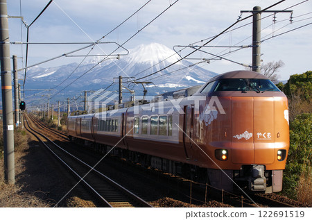 JR山陰本線273系列八雲特快列車運行，大山白雪皚皚 122691519
