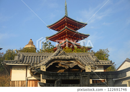 Oji Shrine and the three-story pagoda of Saikoji Temple in Tonosho-cho, Shodoshima-2 122691746
