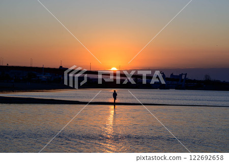 Dawn at Kohroen Beach in Nishinomiya City Dawn at Kohroen Beach in Nishinomiya City 122692658