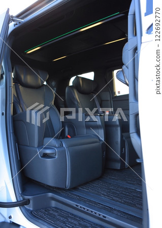 2024 Alphard 2nd row seats 122692770