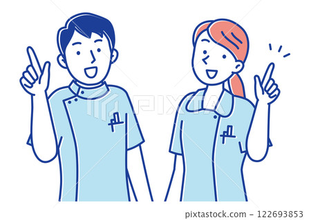 一位年輕男女護士透過指點給予建議的插圖 122693853