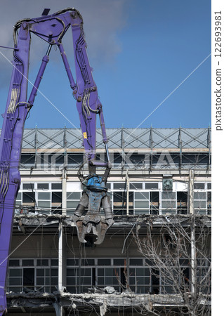 Factory demolition site: A scene of a large-scale press in operation 122693981