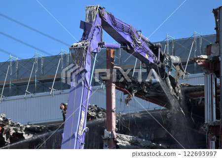 Factory demolition site: A scene of a large-scale press in operation 122693997