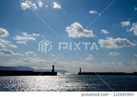 Seascape of Akashi Strait in Akashi City, Hyogo Prefecture, with Awaji Island in the background 122695904