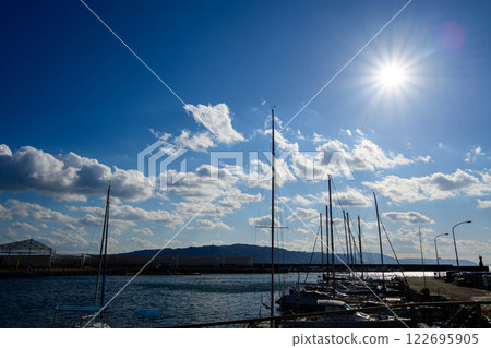 兵庫縣明石市明石海峽海景，背景為淡路島 122695905