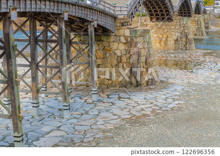 清澈的錦川和錦帶橋 122696356