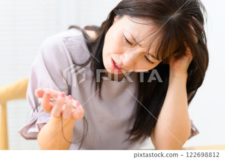 女性禿頭 FAGA 122698812