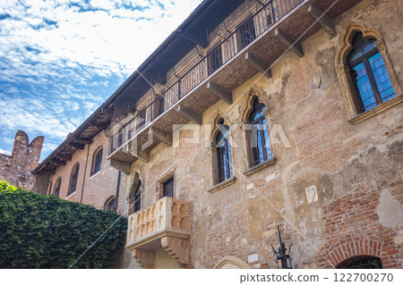 The balcony of Juliet's house in Verona town, Italy, Europe. 122700270