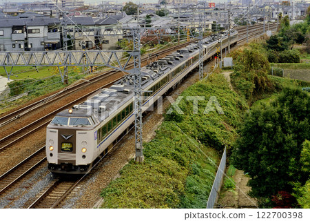 2006年：運行於東海道本線的7輛183系特快列車北近畿號 122700398