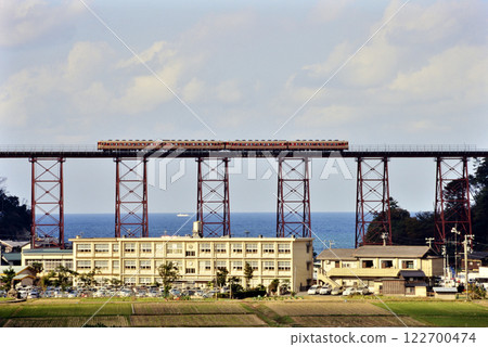 2006: Kiha 58 series special express train crossing the old Amarube railway bridge 122700474