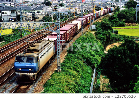 2006年在東海道本線運行的EF200-20貨櫃貨運列車 122700520