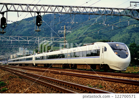 2006: 9-car 681 series Thunderbird express train running on the Tokaido Line 122700571