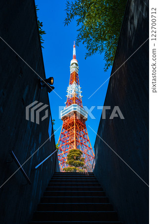Clear blue winter sky and Tokyo Tower. Image of Tokyo sightseeing. 122700712