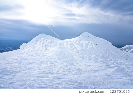 日出時的阿彌陀山和安達太良山 122701055