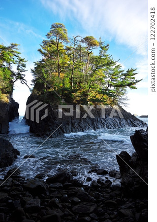 深秋時節,海浪拍打著上割岬 深秋時節,海浪拍打著上割岬 122702418