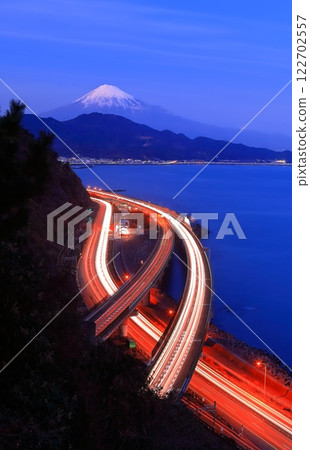 [Shizuoka Prefecture] Night view of Mt. Fuji seen from Satta Pass 122702557