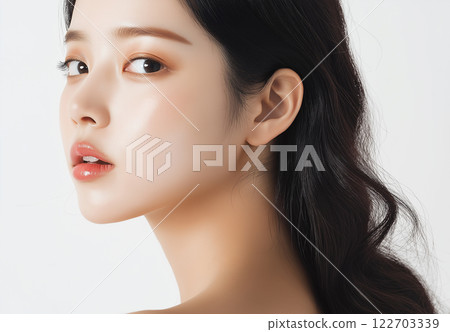 Portrait of an Asian woman (skin care/beauty salon) 122703339