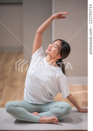 一個小伙子瑜伽 一個小伙子瑜伽 122703714