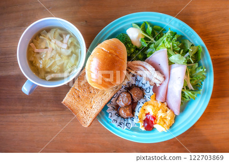 A balanced western-style breakfast plate with cabbage soup A balanced western-style breakfast plate with cabbage soup 122703869