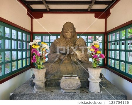 Zen Master Ryoo of Kan'eiji Temple 122704126