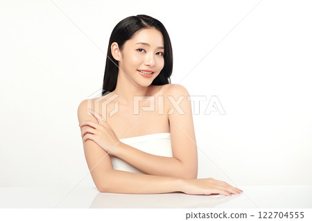 Beautiful young asian woman with clean fresh skin on white background, Face care, Facial treatment, Cosmetology, beauty and spa, Asian women portrait. 122704555