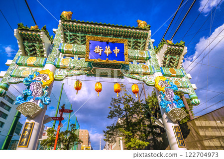 日本橫濱城市景觀：2025 年 2 月 7 日，橫濱中華街、延平門和西門街的景色，裝飾著白虎 122704973