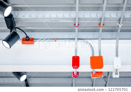Electrical cable conduit with junction box wiring with exhibition lamp on ceiling Electrical cable conduit with junction box wiring with exhibition lamp on ceiling 122705701